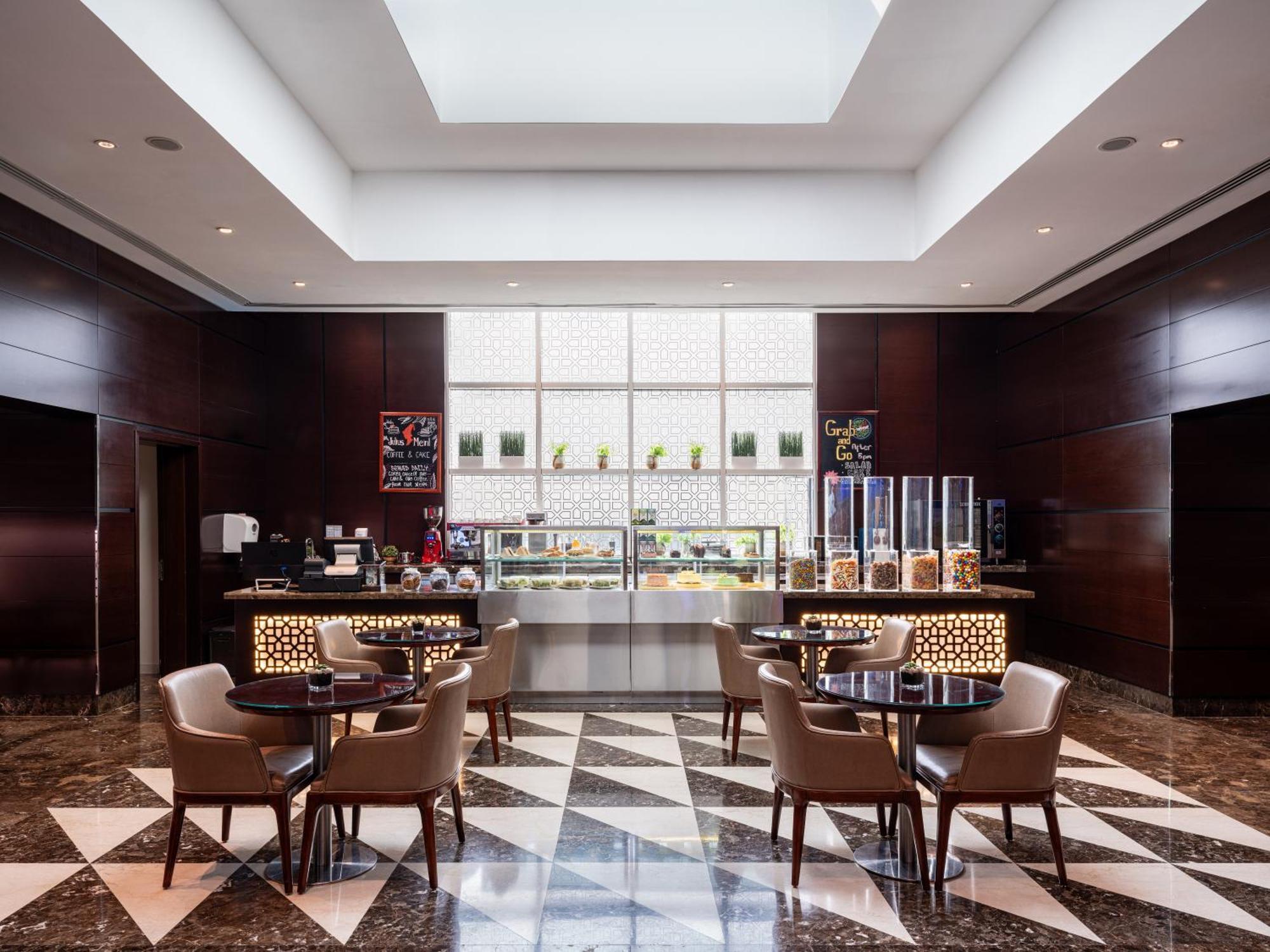 Four Points By Sheraton Шарджа Екстериор снимка