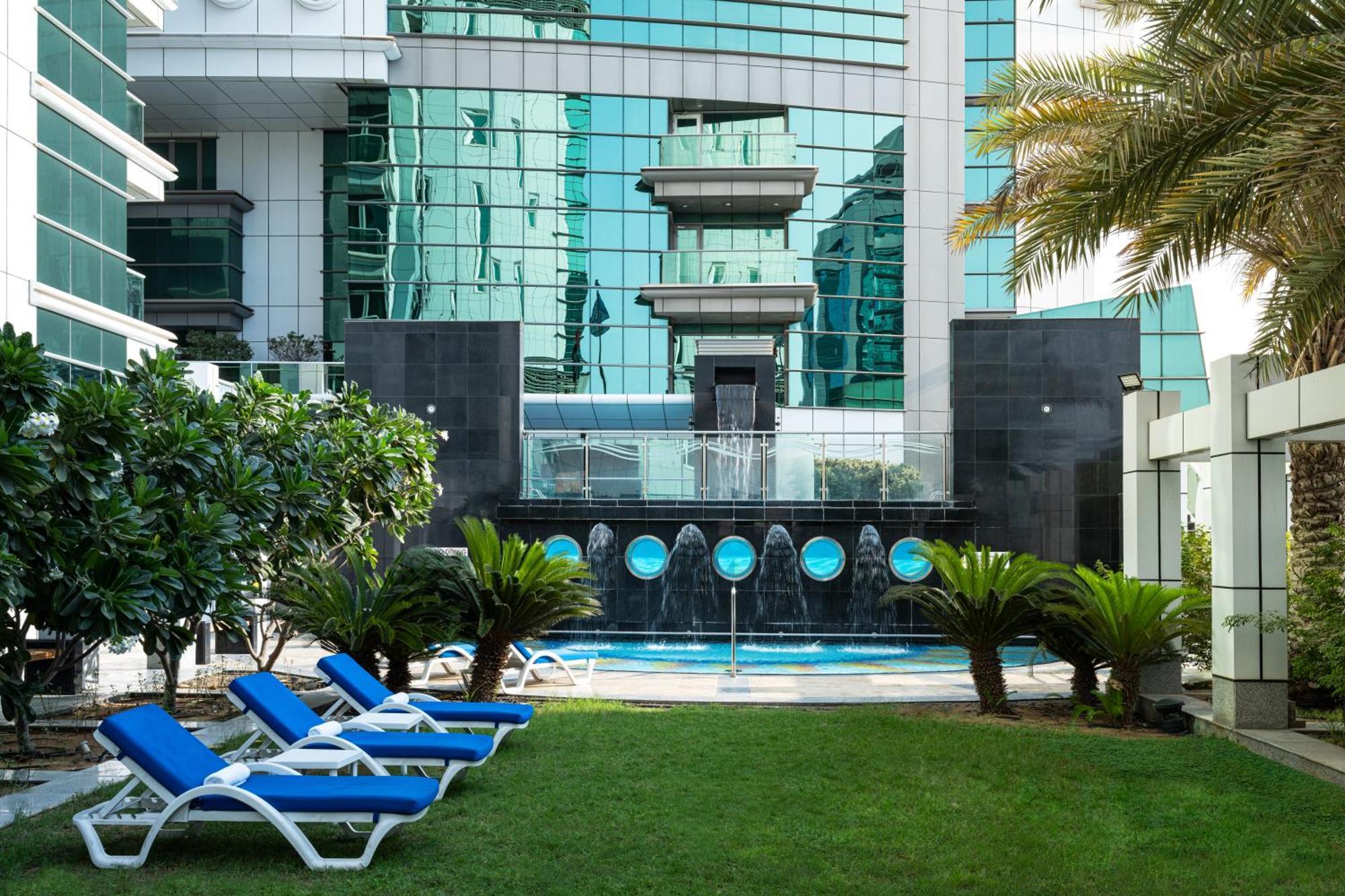 Four Points By Sheraton Шарджа Екстериор снимка
