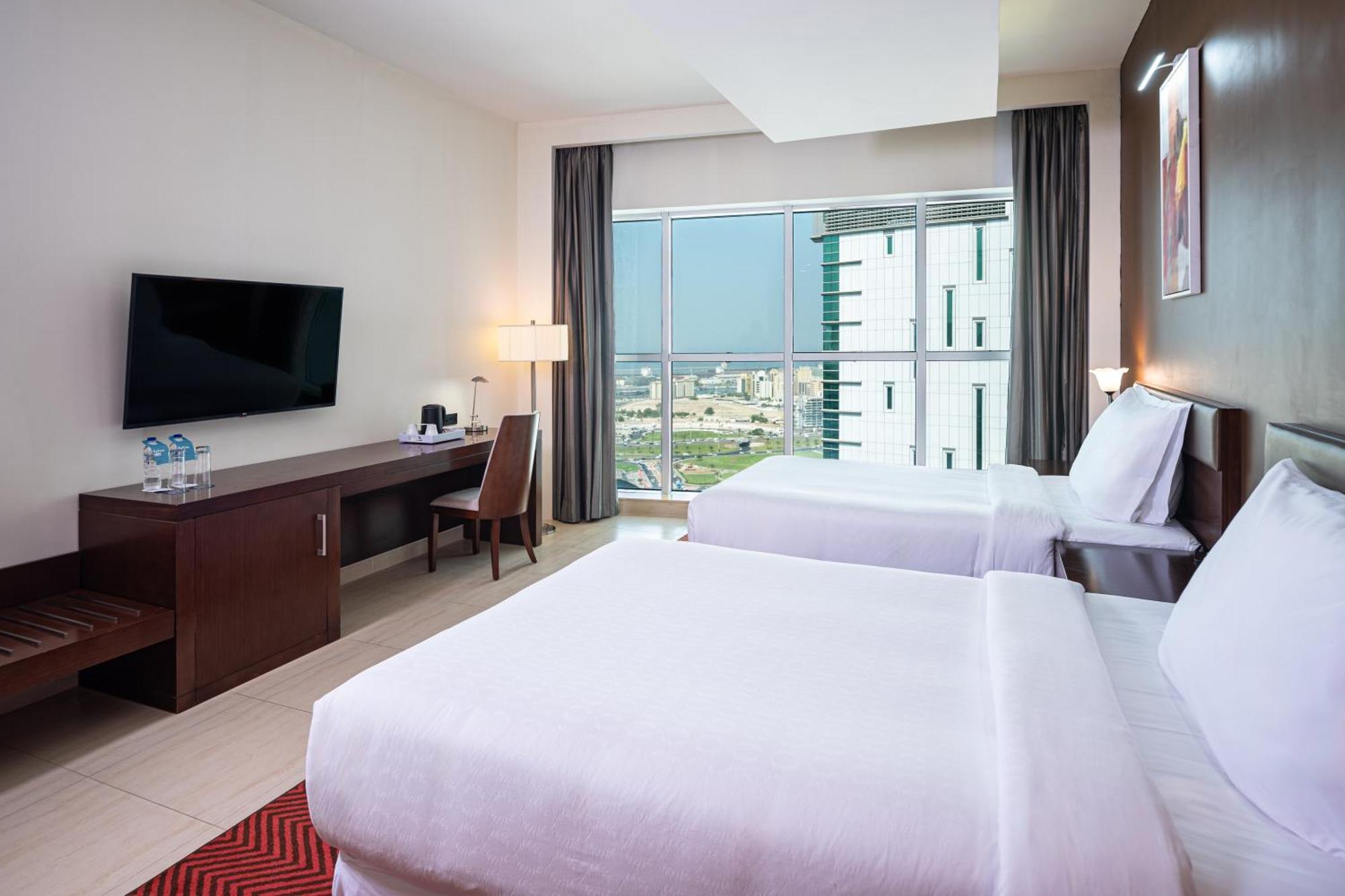 Four Points By Sheraton Шарджа Екстериор снимка