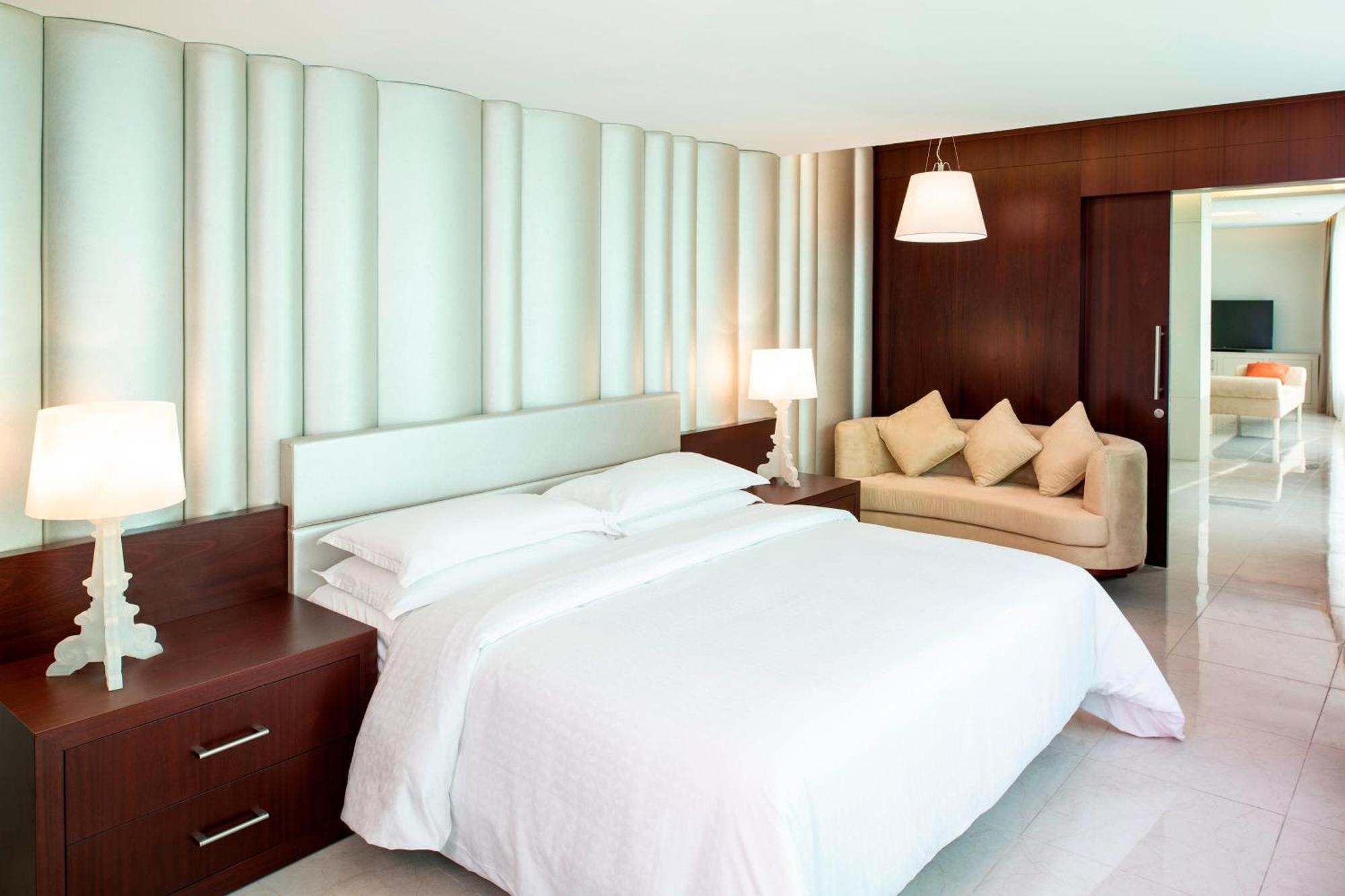 Four Points By Sheraton Шарджа Екстериор снимка