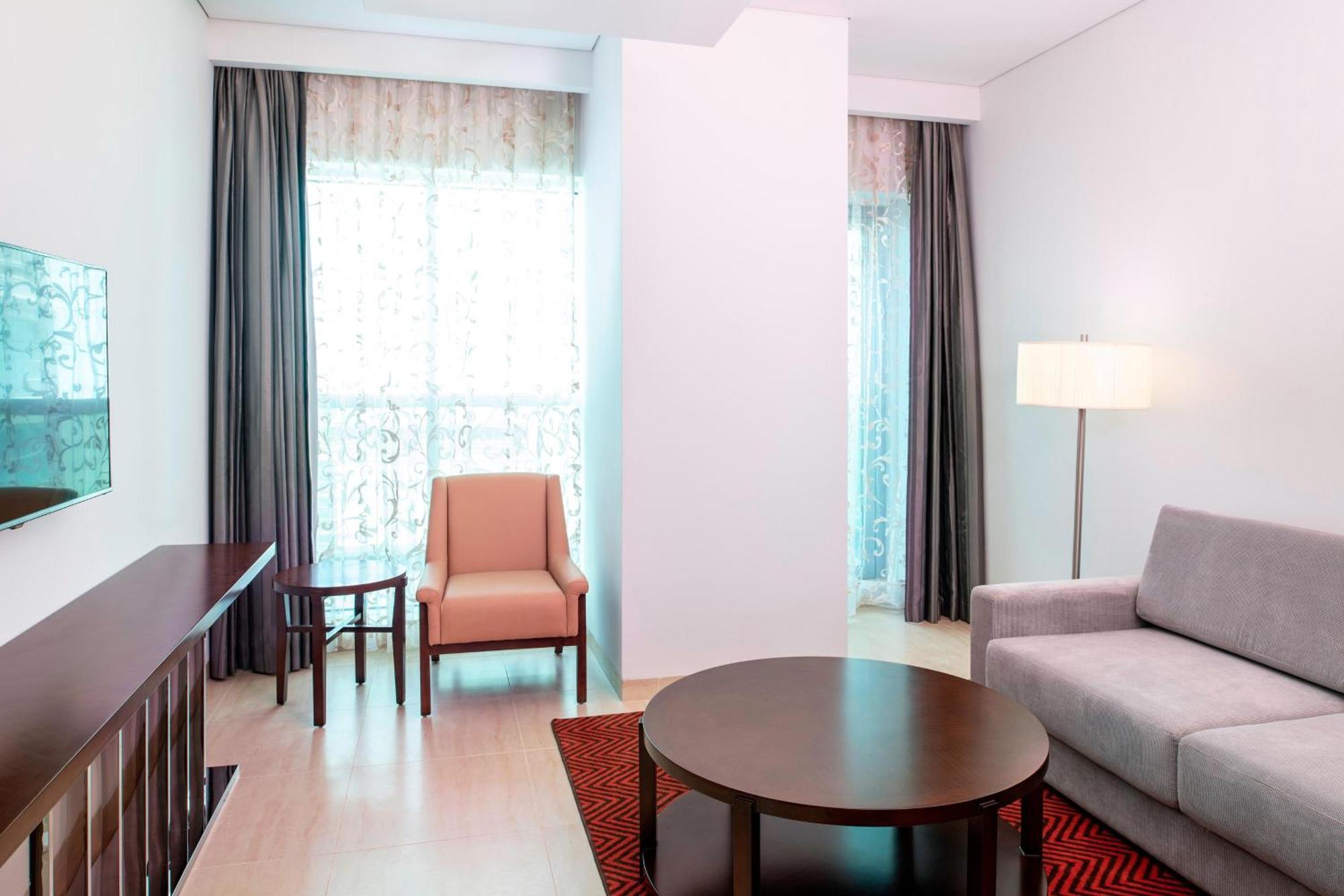 Four Points By Sheraton Шарджа Екстериор снимка