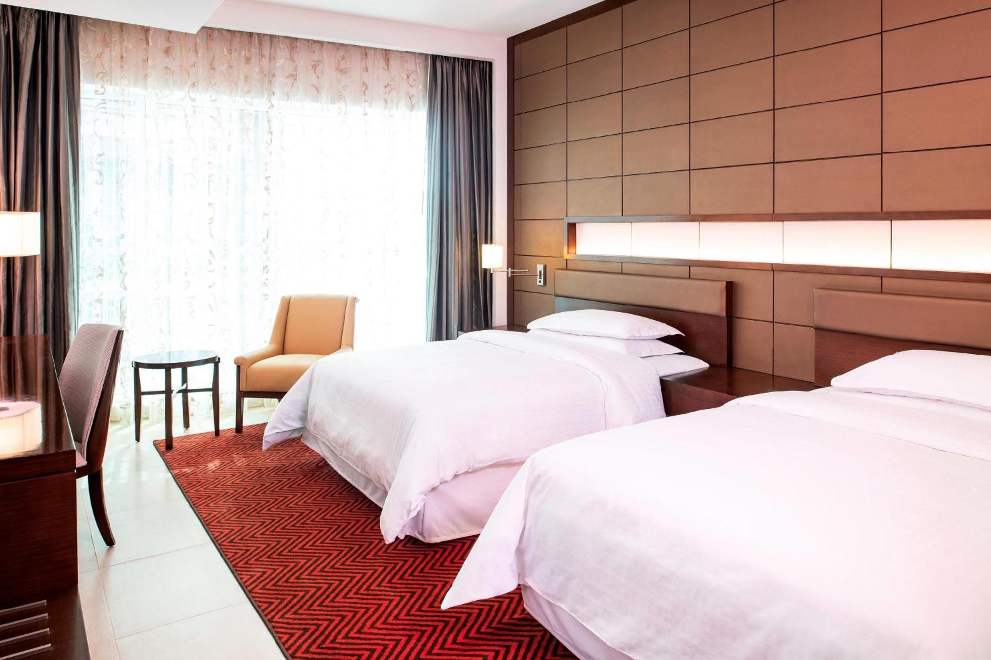 Four Points By Sheraton Шарджа Екстериор снимка
