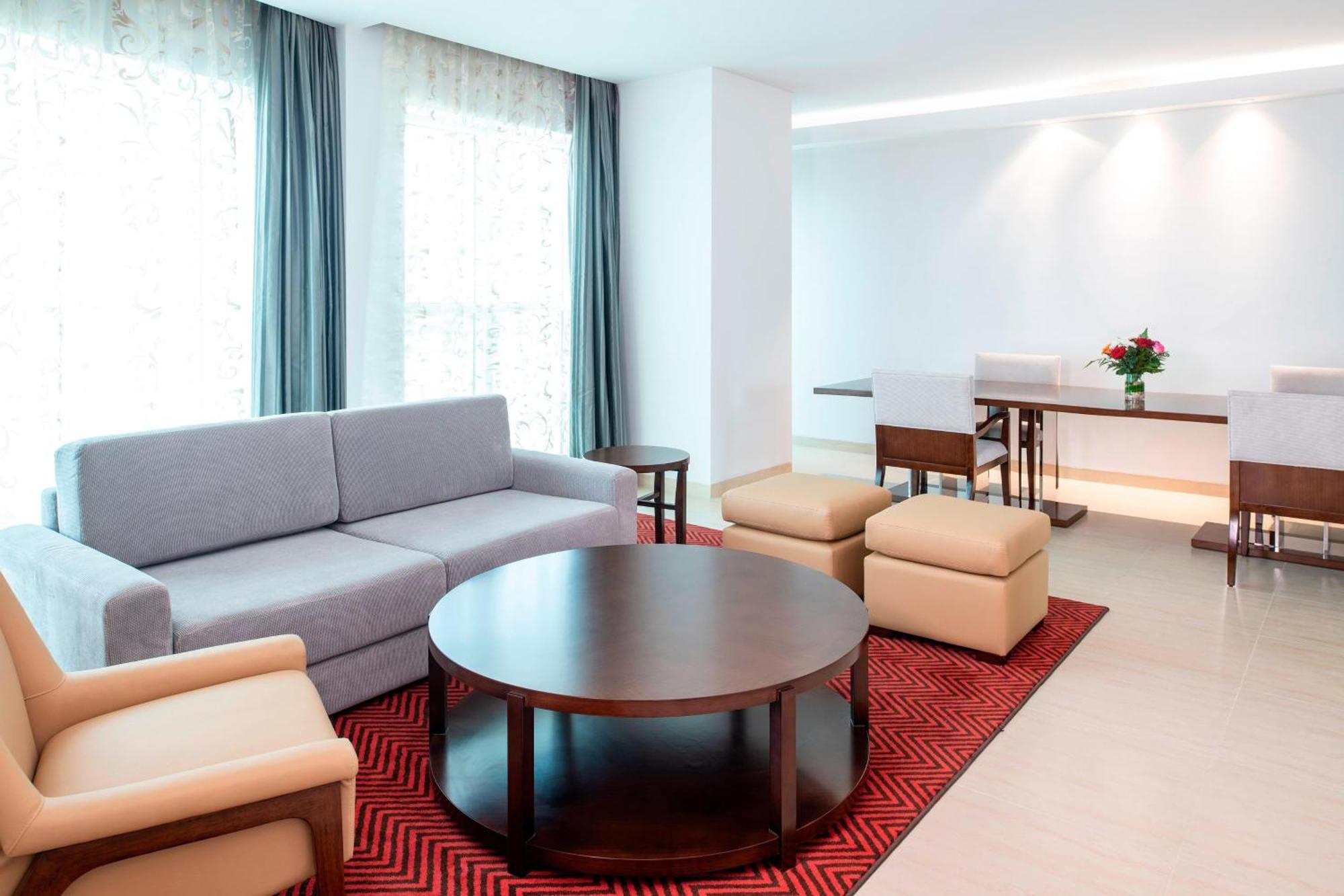 Four Points By Sheraton Шарджа Екстериор снимка