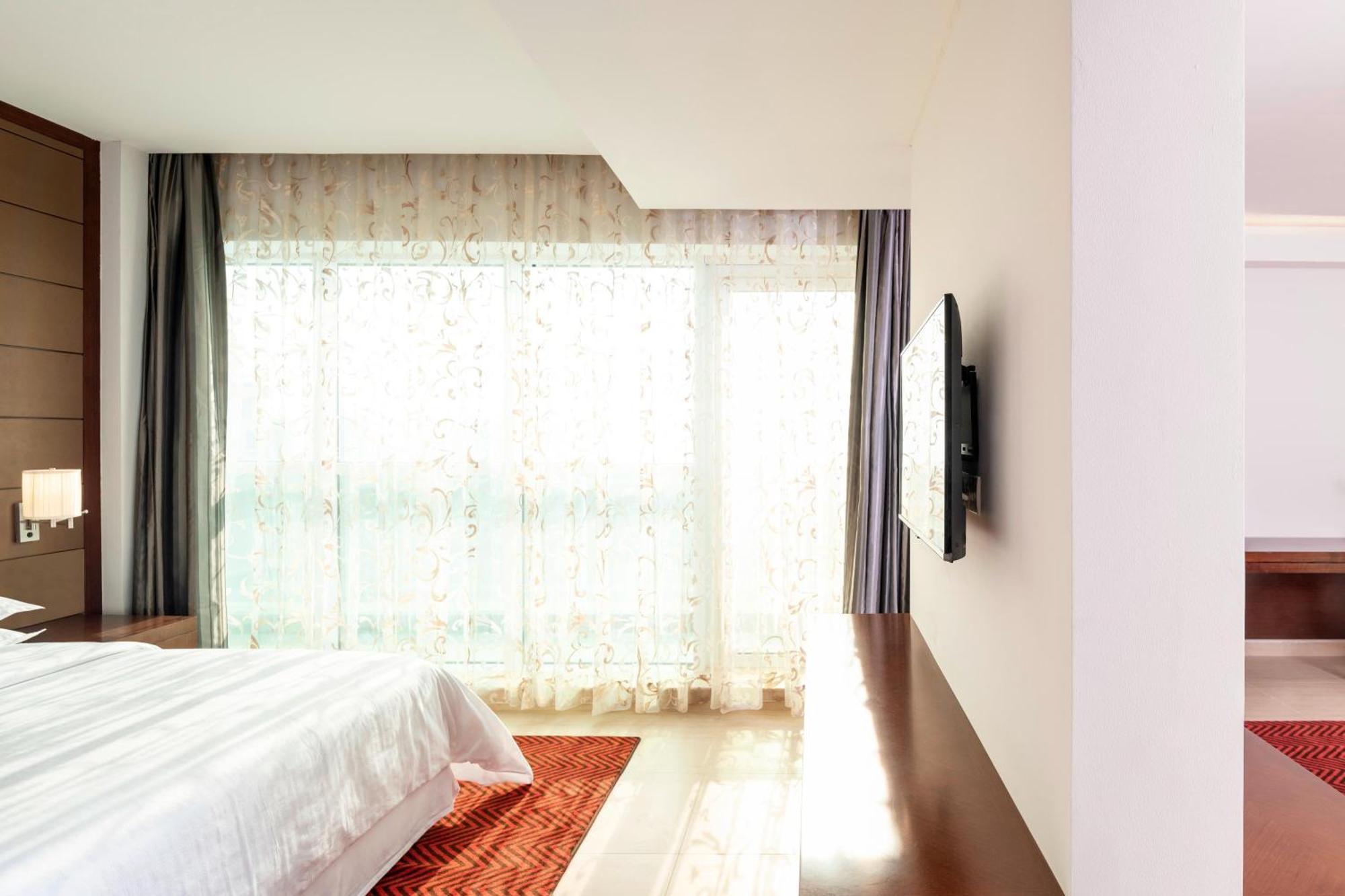 Four Points By Sheraton Шарджа Екстериор снимка