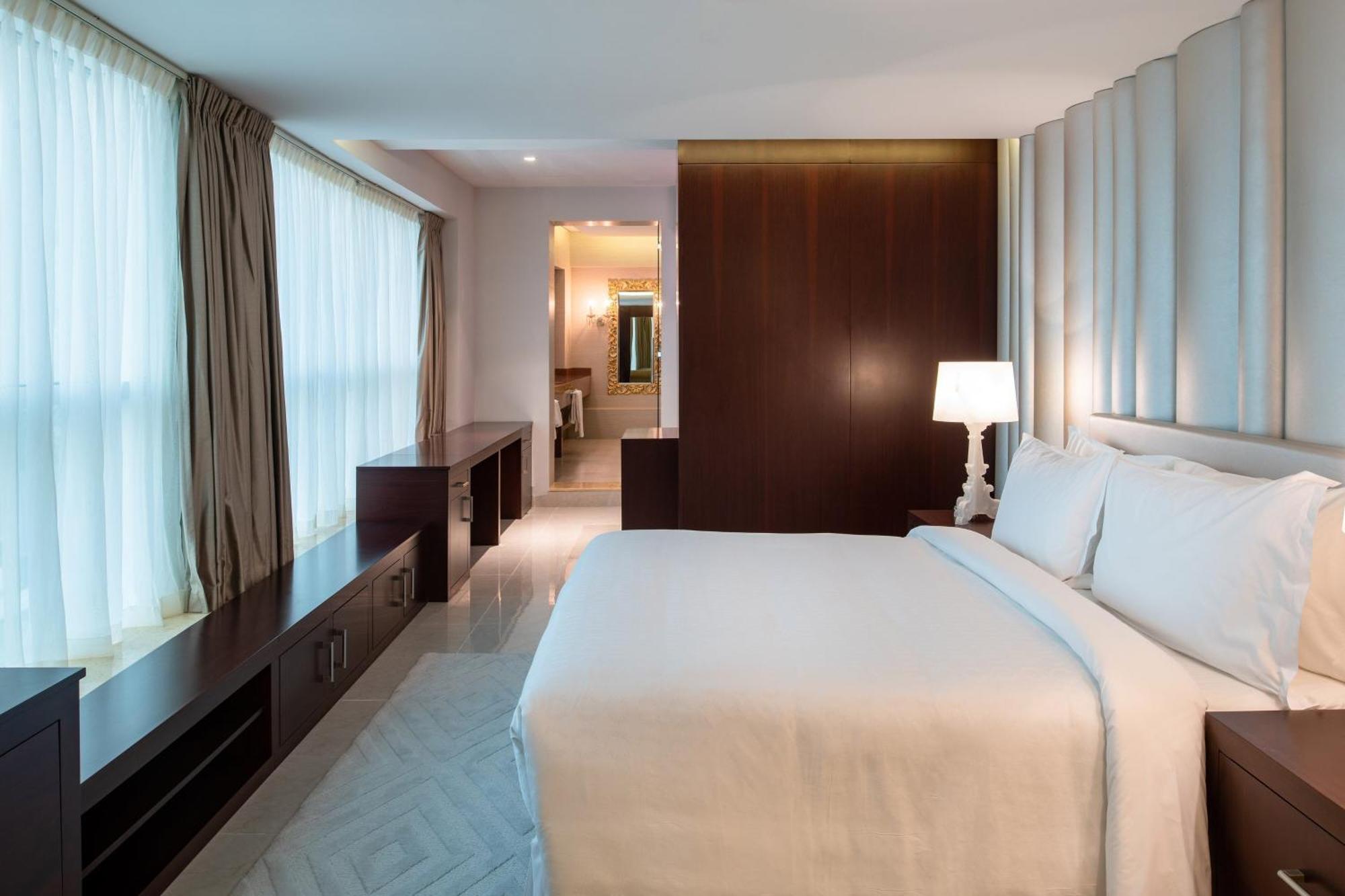 Four Points By Sheraton Шарджа Екстериор снимка