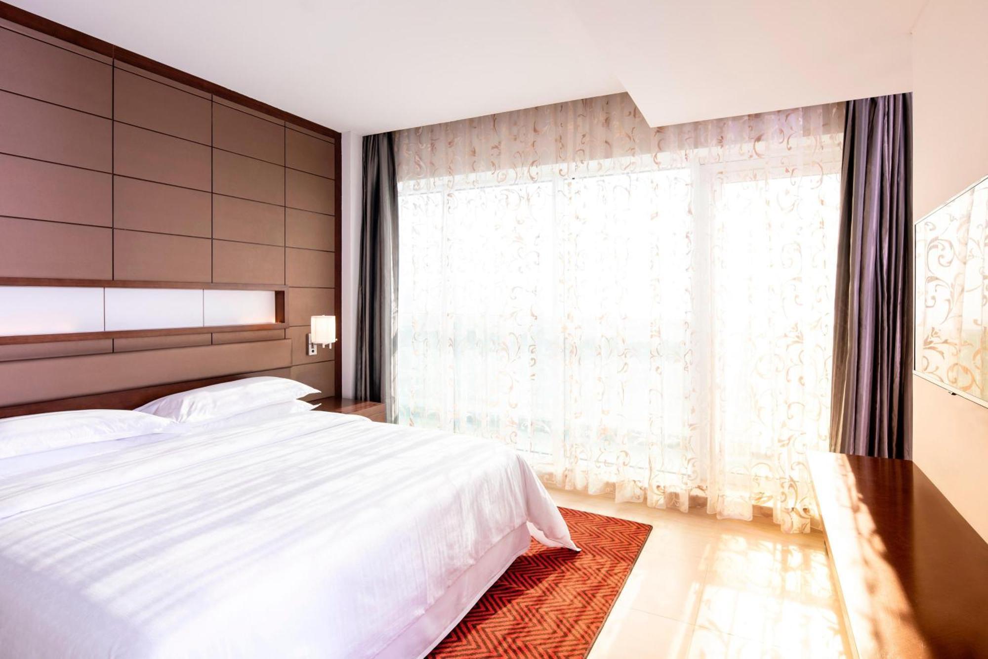 Four Points By Sheraton Шарджа Екстериор снимка