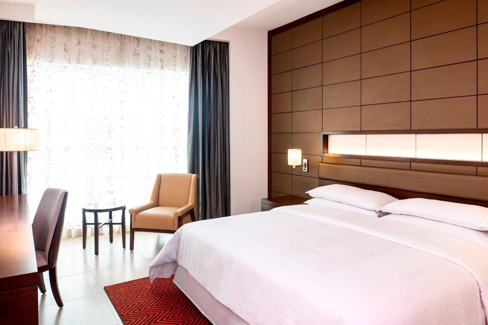 Four Points By Sheraton Шарджа Екстериор снимка