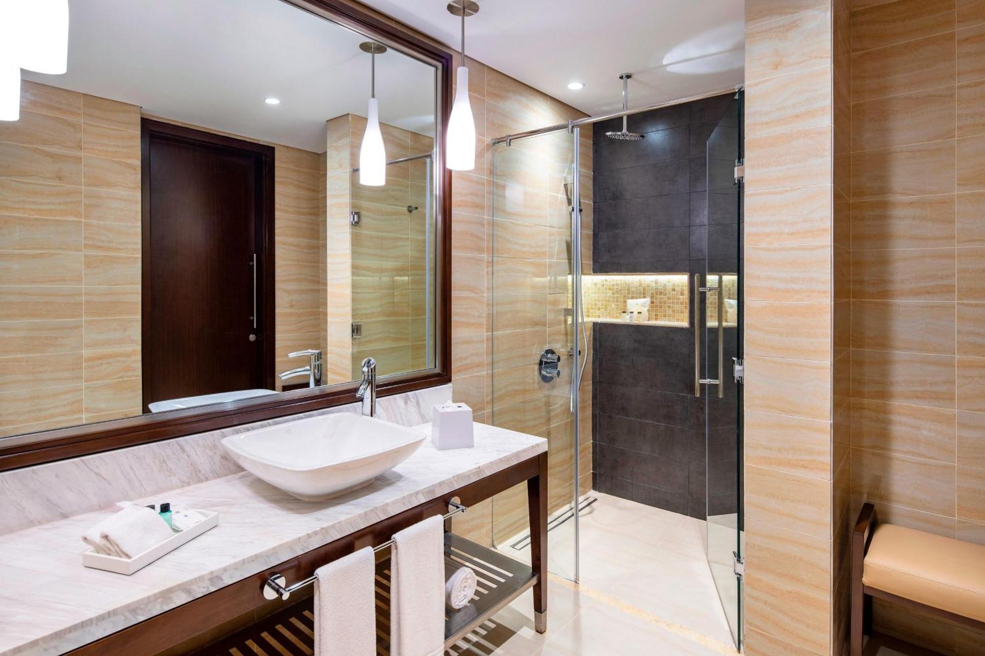 Four Points By Sheraton Шарджа Екстериор снимка