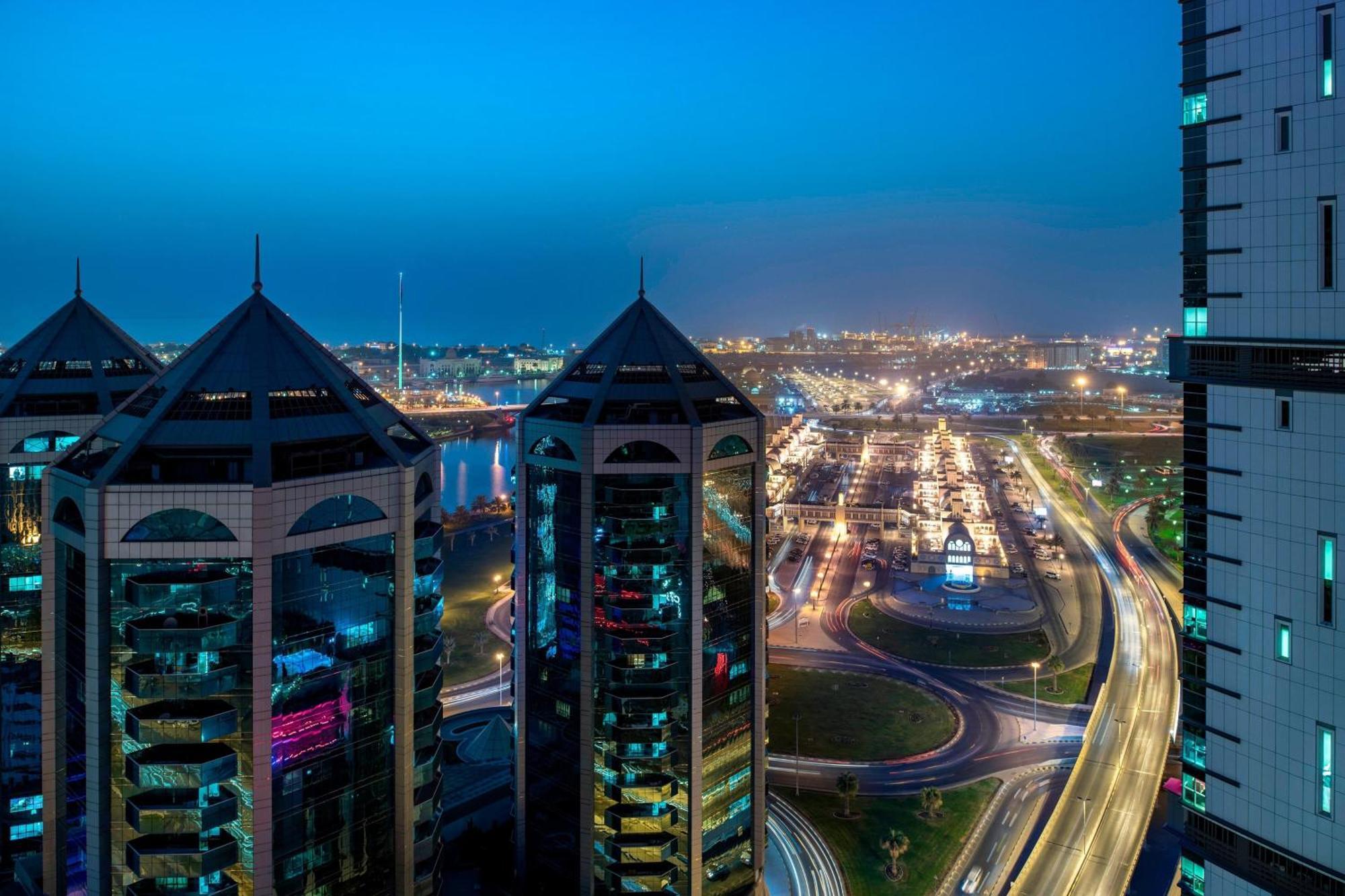 Four Points By Sheraton Шарджа Екстериор снимка