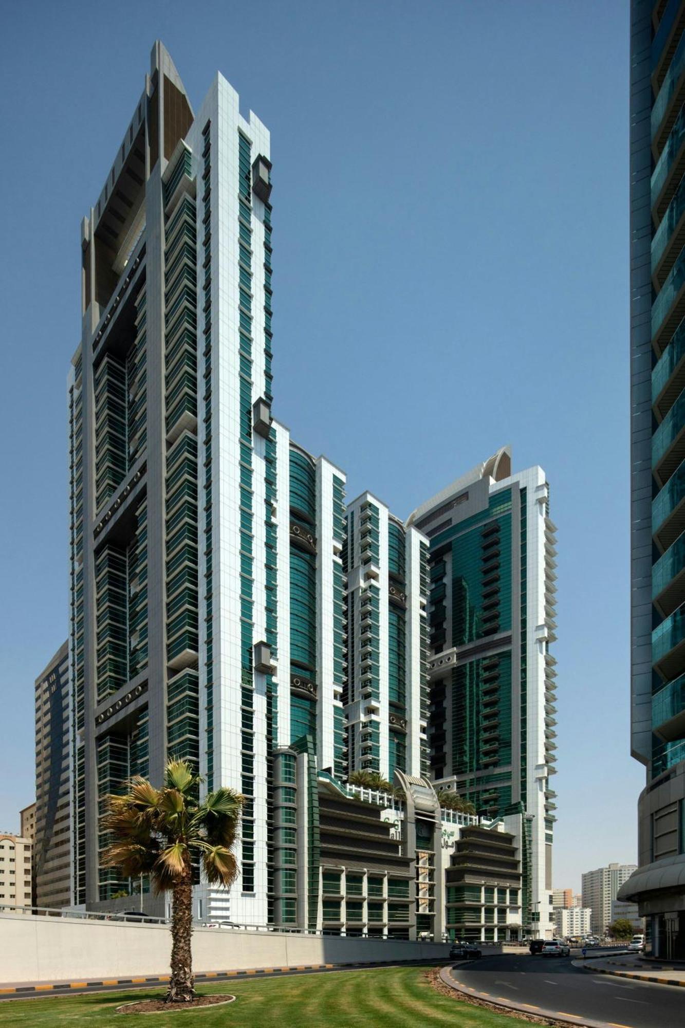 Four Points By Sheraton Шарджа Екстериор снимка