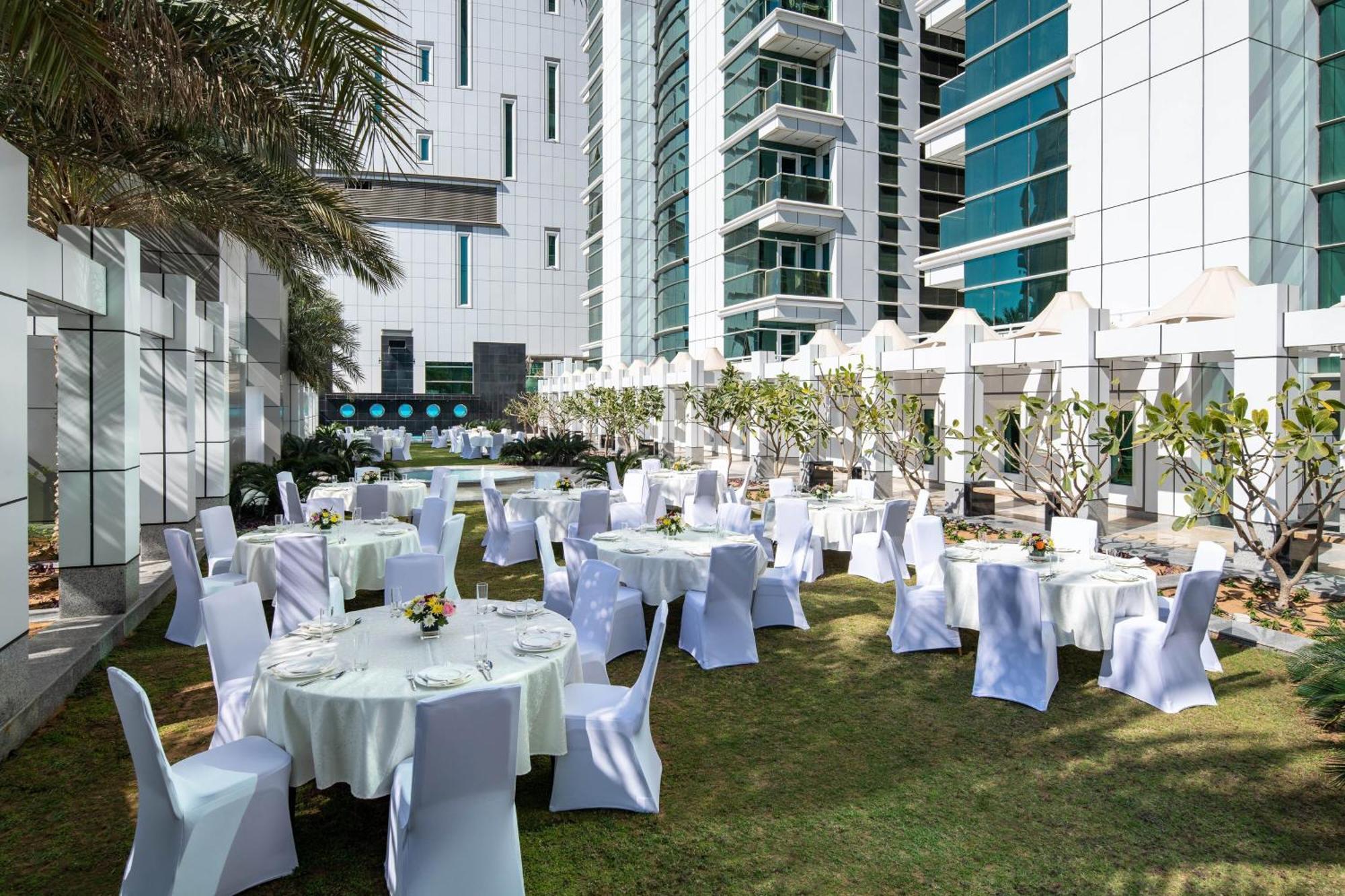Four Points By Sheraton Шарджа Екстериор снимка